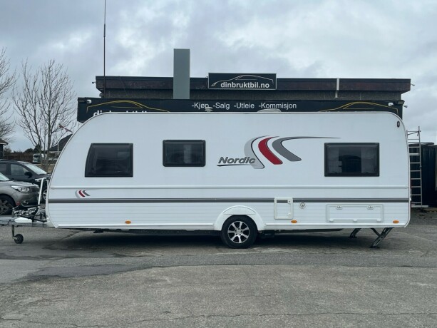 burstner-averso-nordic-600-tk-2-k248yesenger-lav-seng-bak-rundsittegruppe-vintervogn-alde-varme-i-gulv-2016-big-0