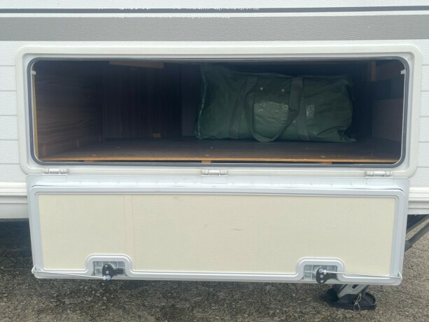 burstner-averso-nordic-600-tk-2-k248yesenger-lav-seng-bak-rundsittegruppe-vintervogn-alde-varme-i-gulv-2016-big-12