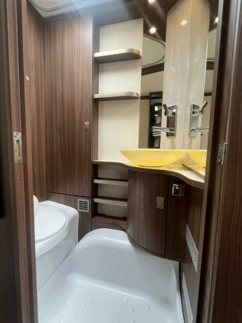 burstner-averso-nordic-600-tk-2-k248yesenger-lav-seng-bak-rundsittegruppe-vintervogn-alde-varme-i-gulv-2016-big-51