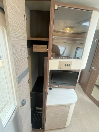 burstner-averso-nordic-600-tk-2-k248yesenger-lav-seng-bak-rundsittegruppe-vintervogn-alde-varme-i-gulv-2016-big-29