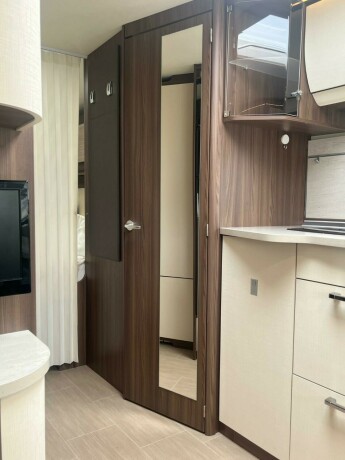 burstner-averso-nordic-600-tk-2-k248yesenger-lav-seng-bak-rundsittegruppe-vintervogn-alde-varme-i-gulv-2016-big-45