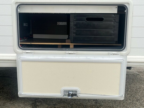 burstner-averso-nordic-600-tk-2-k248yesenger-lav-seng-bak-rundsittegruppe-vintervogn-alde-varme-i-gulv-2016-big-9