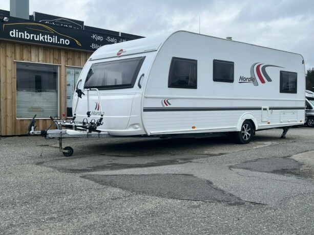 burstner-averso-nordic-600-tk-2-k248yesenger-lav-seng-bak-rundsittegruppe-vintervogn-alde-varme-i-gulv-2016-big-1