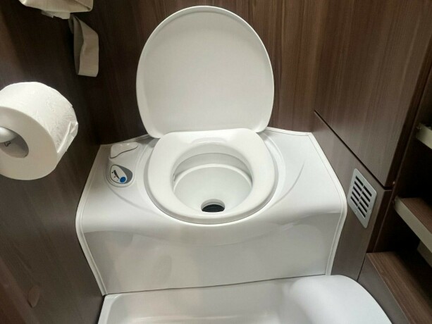 burstner-averso-nordic-600-tk-2-k248yesenger-lav-seng-bak-rundsittegruppe-vintervogn-alde-varme-i-gulv-2016-big-49