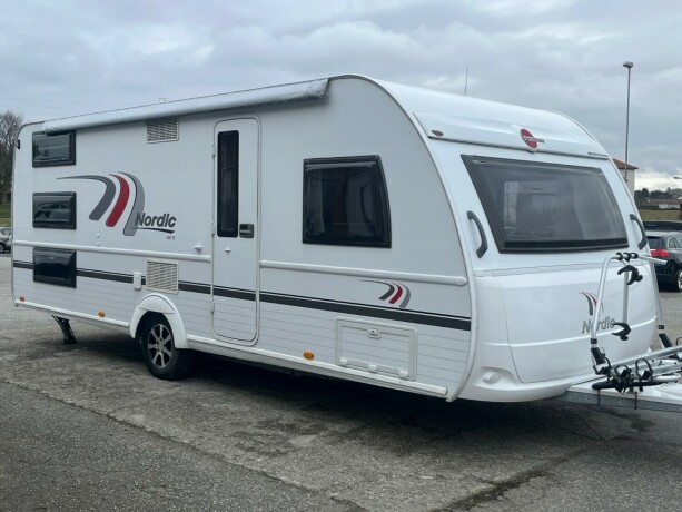 burstner-averso-nordic-600-tk-2-k248yesenger-lav-seng-bak-rundsittegruppe-vintervogn-alde-varme-i-gulv-2016-big-3