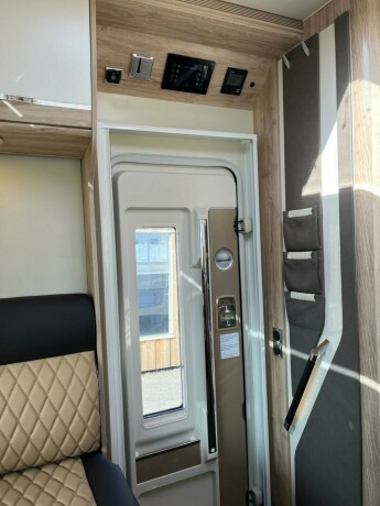 eura-mobil-pt-695-eb-2-enkle-senger-uten-senkeseng-truma-varmer-b-f248rerkort-meget-god-nyttelast-diesel-2020-big-33