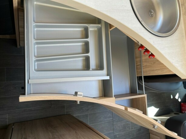 eura-mobil-pt-695-eb-2-enkle-senger-uten-senkeseng-truma-varmer-b-f248rerkort-meget-god-nyttelast-diesel-2020-big-41