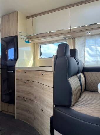 eura-mobil-pt-695-eb-2-enkle-senger-uten-senkeseng-truma-varmer-b-f248rerkort-meget-god-nyttelast-diesel-2020-big-36