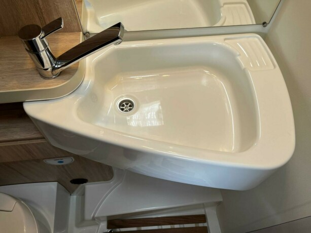 eura-mobil-pt-695-eb-2-enkle-senger-uten-senkeseng-truma-varmer-b-f248rerkort-meget-god-nyttelast-diesel-2020-big-62