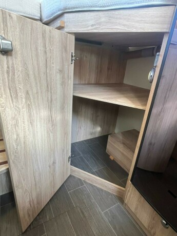 eura-mobil-pt-695-eb-2-enkle-senger-uten-senkeseng-truma-varmer-b-f248rerkort-meget-god-nyttelast-diesel-2020-big-69