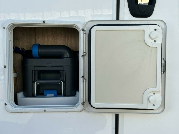 eura-mobil-pt-695-eb-2-enkle-senger-uten-senkeseng-truma-varmer-b-f248rerkort-meget-god-nyttelast-diesel-2020-big-8