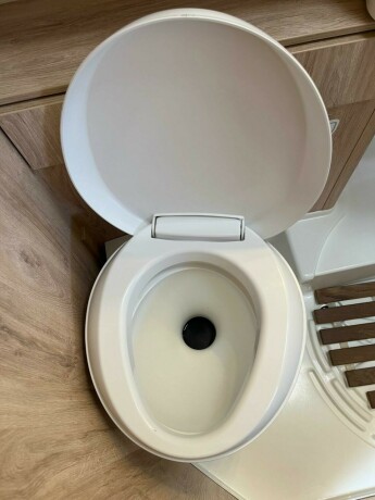 eura-mobil-pt-695-eb-2-enkle-senger-uten-senkeseng-truma-varmer-b-f248rerkort-meget-god-nyttelast-diesel-2020-big-61