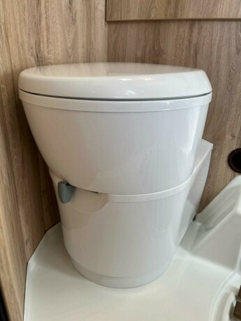 eura-mobil-pt-695-eb-2-enkle-senger-uten-senkeseng-truma-varmer-b-f248rerkort-meget-god-nyttelast-diesel-2020-big-59