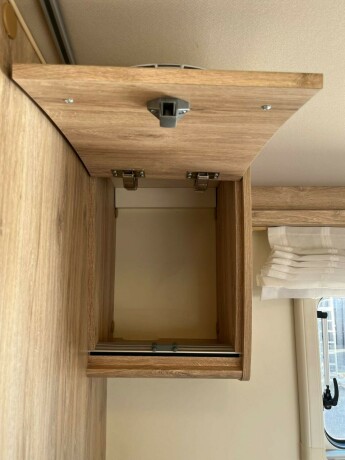 eura-mobil-pt-695-eb-2-enkle-senger-uten-senkeseng-truma-varmer-b-f248rerkort-meget-god-nyttelast-diesel-2020-big-75