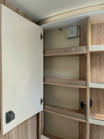 eura-mobil-pt-695-eb-2-enkle-senger-uten-senkeseng-truma-varmer-b-f248rerkort-meget-god-nyttelast-diesel-2020-big-56