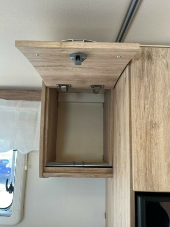 eura-mobil-pt-695-eb-2-enkle-senger-uten-senkeseng-truma-varmer-b-f248rerkort-meget-god-nyttelast-diesel-2020-big-77