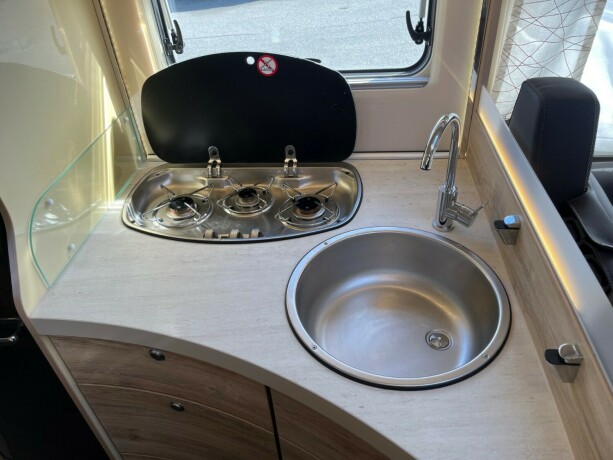 eura-mobil-pt-695-eb-2-enkle-senger-uten-senkeseng-truma-varmer-b-f248rerkort-meget-god-nyttelast-diesel-2020-big-40