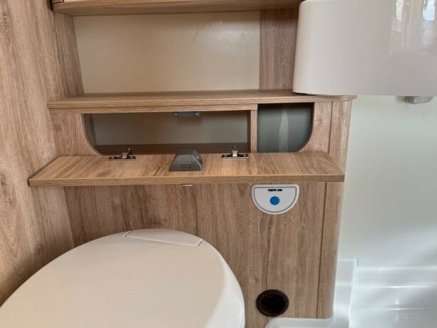 eura-mobil-pt-695-eb-2-enkle-senger-uten-senkeseng-truma-varmer-b-f248rerkort-meget-god-nyttelast-diesel-2020-big-57