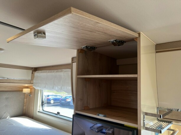 eura-mobil-pt-695-eb-2-enkle-senger-uten-senkeseng-truma-varmer-b-f248rerkort-meget-god-nyttelast-diesel-2020-big-44