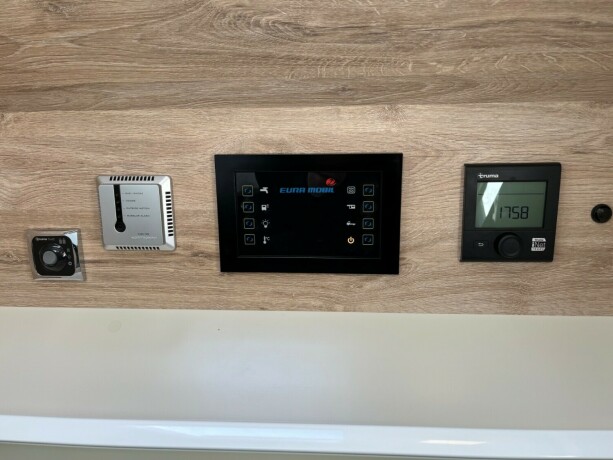 eura-mobil-pt-695-eb-2-enkle-senger-uten-senkeseng-truma-varmer-b-f248rerkort-meget-god-nyttelast-diesel-2020-big-34