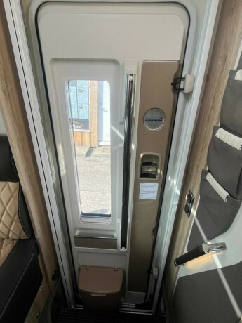 eura-mobil-pt-695-eb-2-enkle-senger-uten-senkeseng-truma-varmer-b-f248rerkort-meget-god-nyttelast-diesel-2020-big-35