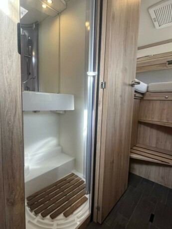 eura-mobil-pt-695-eb-2-enkle-senger-uten-senkeseng-truma-varmer-b-f248rerkort-meget-god-nyttelast-diesel-2020-big-54