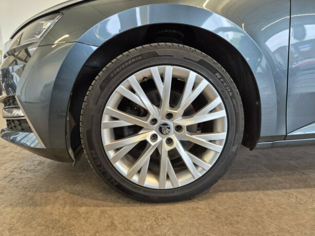 skoda-superb-plug-in-petrol-2021-big-31