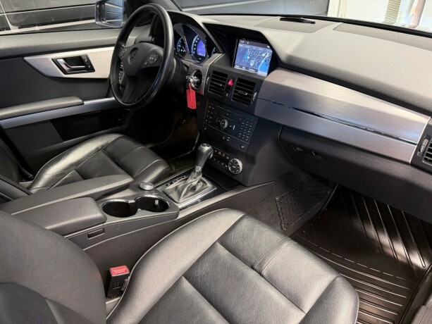 mercedes-benz-glk-diesel-2012-big-15