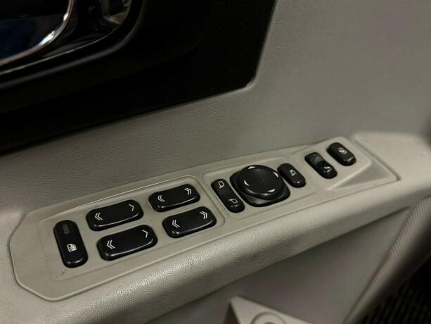 cadillac-cts-bensin-2003-big-25