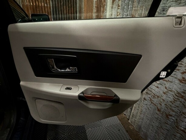 cadillac-cts-bensin-2003-big-37