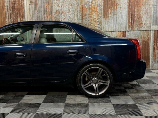 cadillac-cts-bensin-2003-big-13