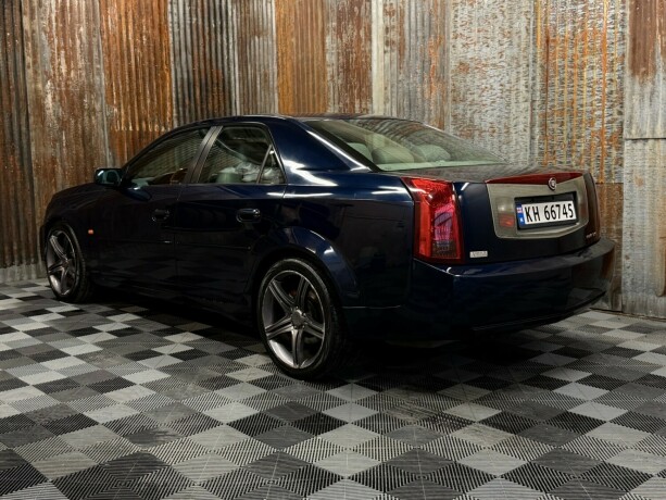 cadillac-cts-bensin-2003-big-10