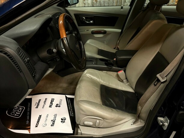 cadillac-cts-bensin-2003-big-20