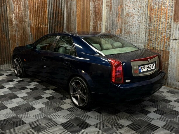 cadillac-cts-bensin-2003-big-11