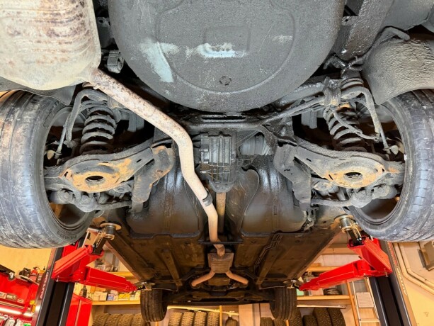 cadillac-cts-bensin-2003-big-48