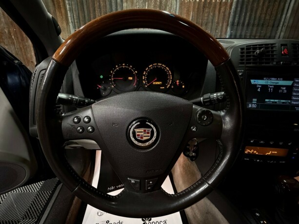 cadillac-cts-bensin-2003-big-26
