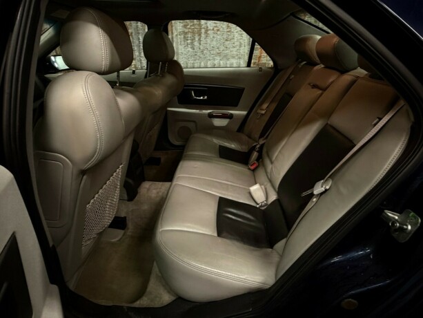 cadillac-cts-bensin-2003-big-38