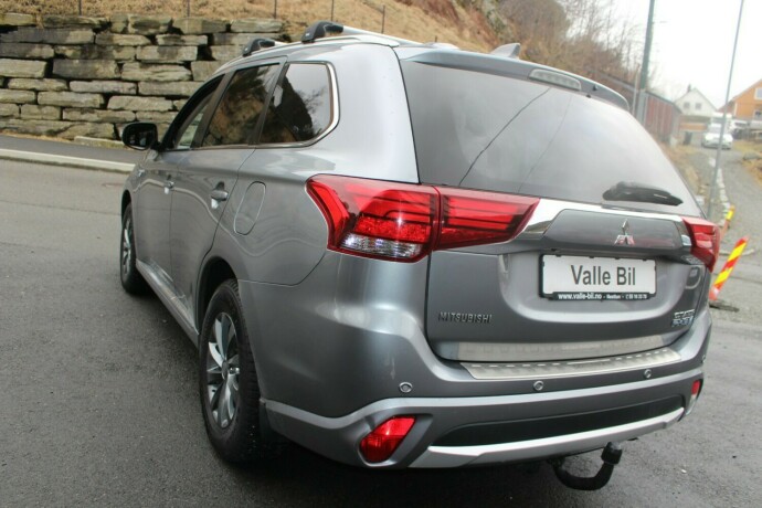 mitsubishi-outlander-elektrisitetbensin-2018-big-3