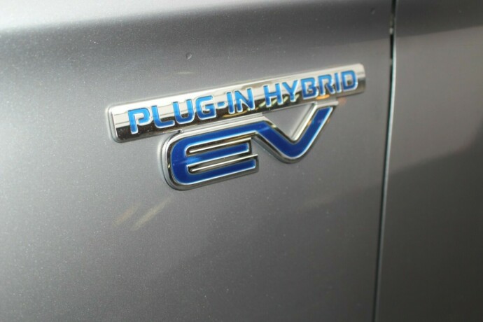 mitsubishi-outlander-elektrisitetbensin-2018-big-2