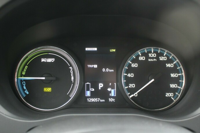 mitsubishi-outlander-elektrisitetbensin-2018-big-12