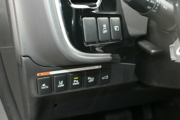 mitsubishi-outlander-elektrisitetbensin-2018-big-11