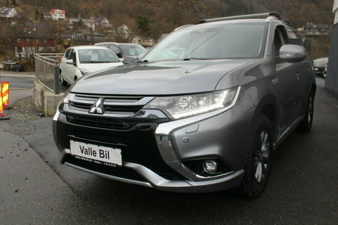 mitsubishi-outlander-elektrisitetbensin-2018-big-1
