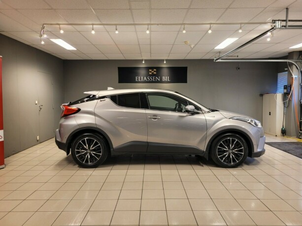 toyota-c-hr-elektrisitetbensin-2017-big-3