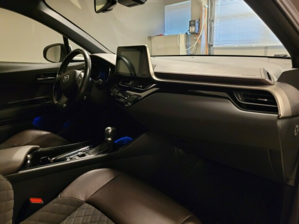 toyota-c-hr-elektrisitetbensin-2017-big-13