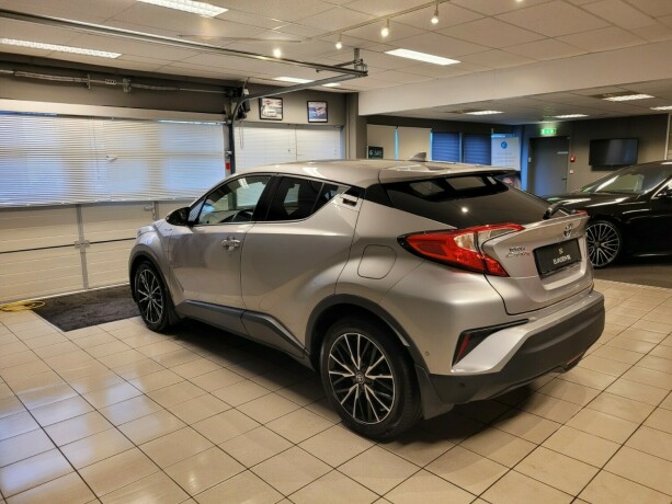 toyota-c-hr-elektrisitetbensin-2017-big-6