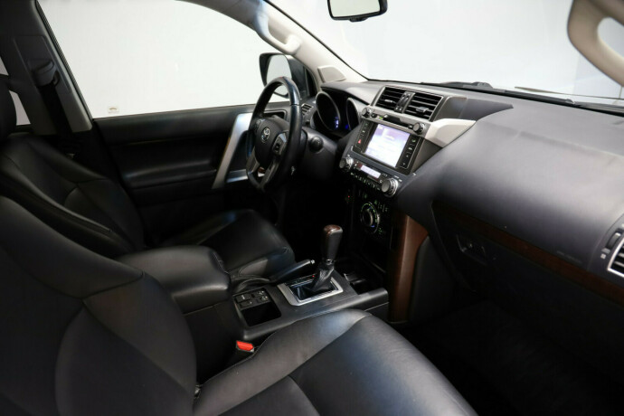 toyota-land-cruiser-diesel-2015-big-9