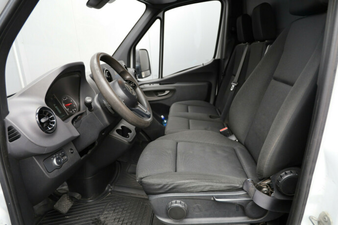 mercedes-benz-sprinter-diesel-2019-big-8