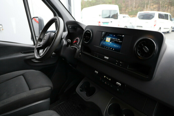 mercedes-benz-sprinter-diesel-2019-big-10