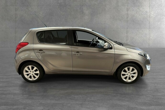 hyundai-i20-bensin-2013-big-6