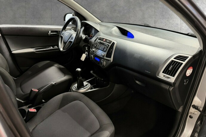 hyundai-i20-bensin-2013-big-11